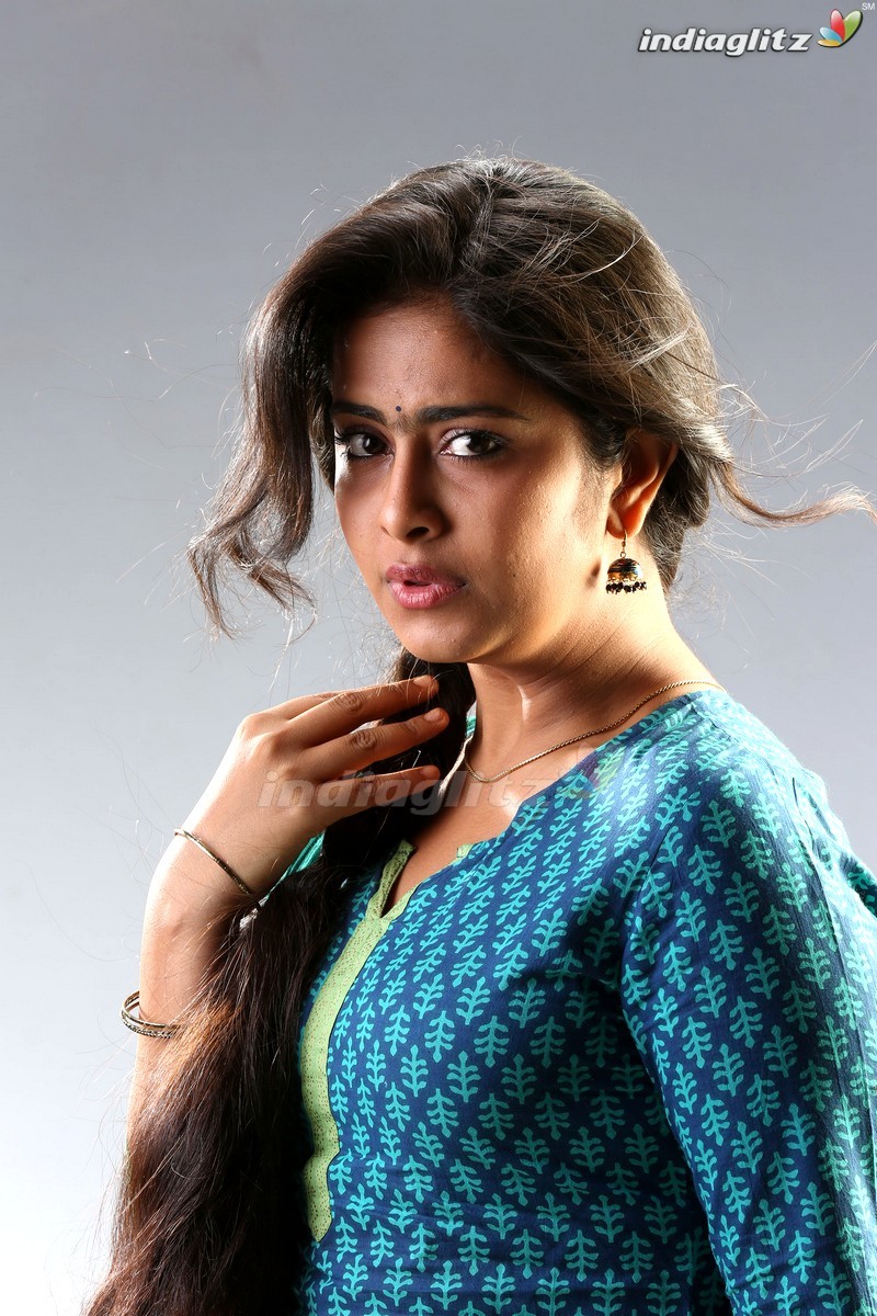 Avika Gor Photos Telugu Actress Images Gallery - Avika Gor , HD Wallpaper & Backgrounds