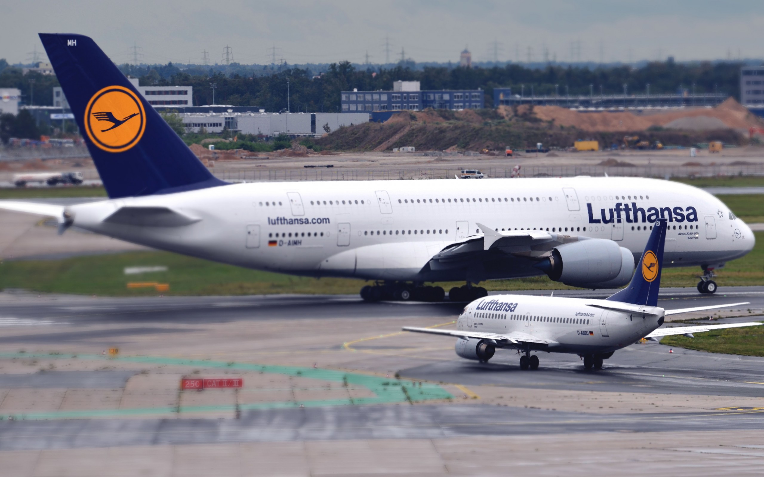 Lufthansa Aircraft Airport - Airbus A320 Airbus A380 , HD Wallpaper & Backgrounds