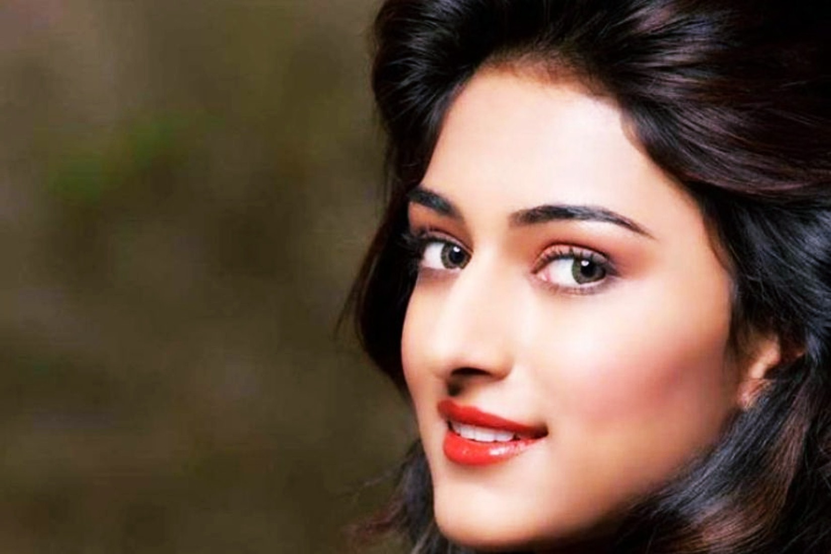 Gorgeous Erica Fernandes Wallpaper - Erica Fernandes , HD Wallpaper & Backgrounds