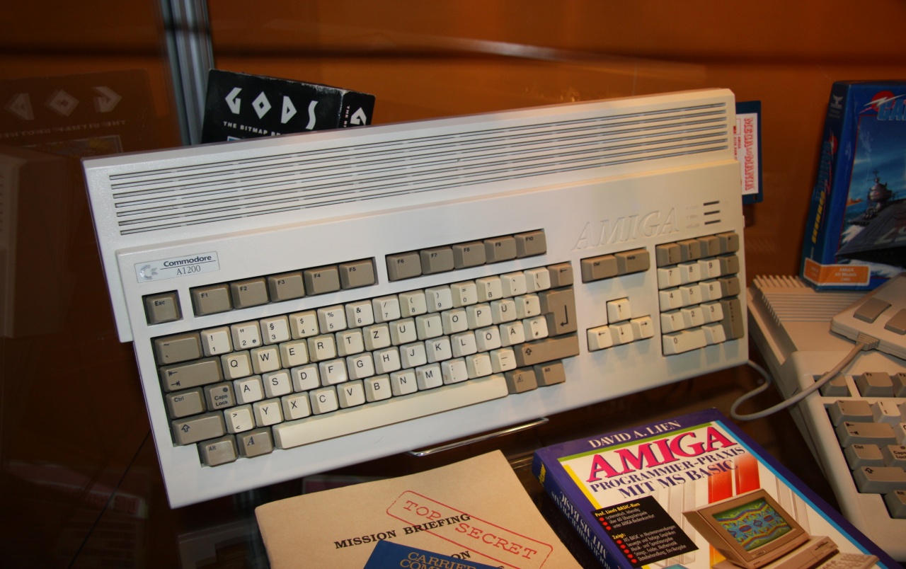 Originalwide Commodore Amiga 1200 Wallpapers - Commodore Amiga 1200 , HD Wallpaper & Backgrounds