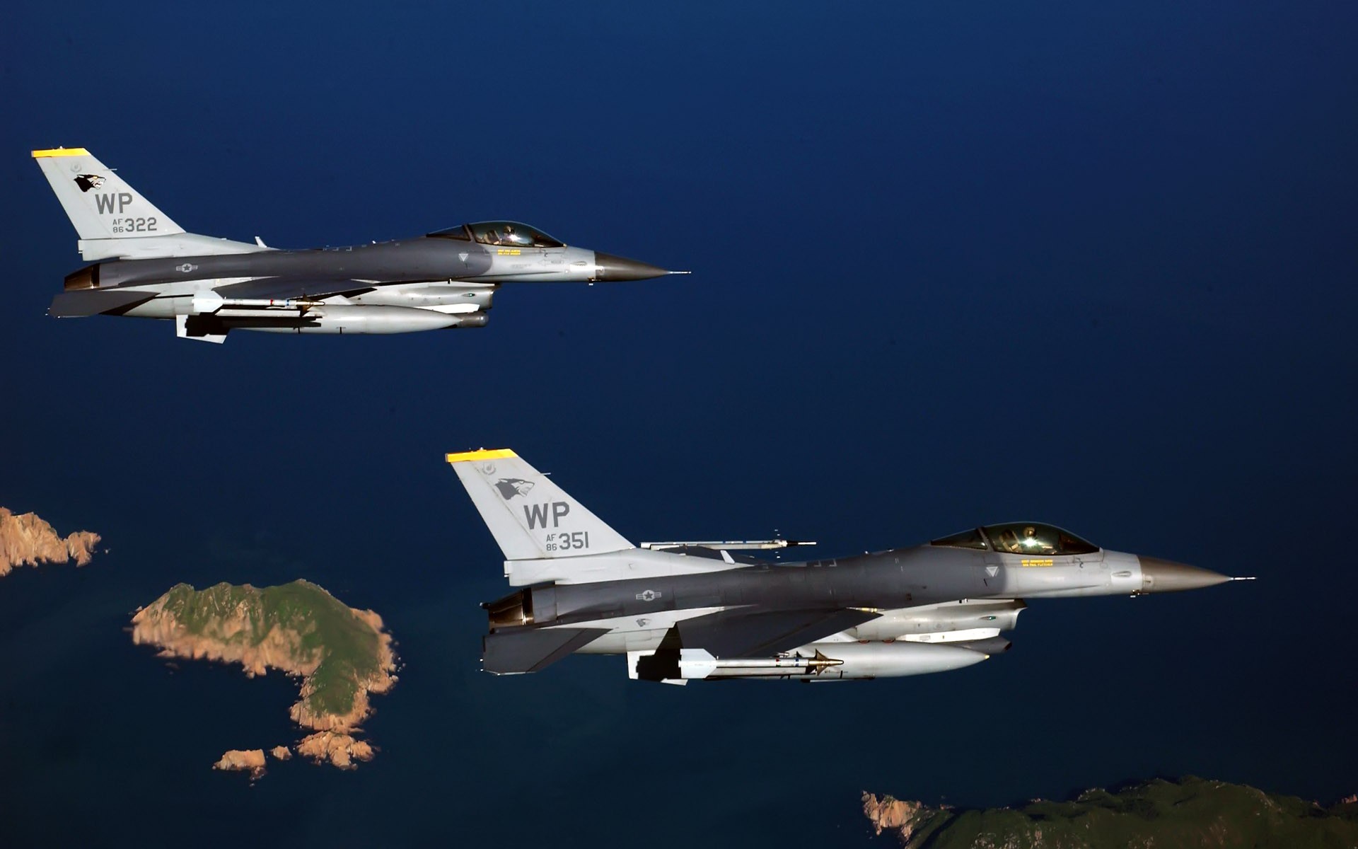 Two F 16 Fighting Falcon Aircrafts Wallpaper - Kunsan Ab F 16 , HD Wallpaper & Backgrounds