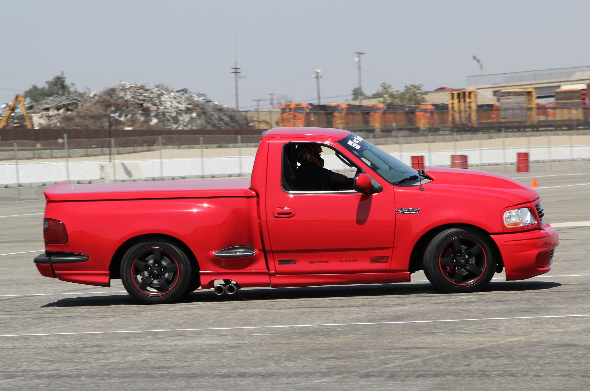 Svt Lightning Wallpaper With Ford Svt F Muscle Pickup - 2002 Ford F 150 Svt Lightning , HD Wallpaper & Backgrounds