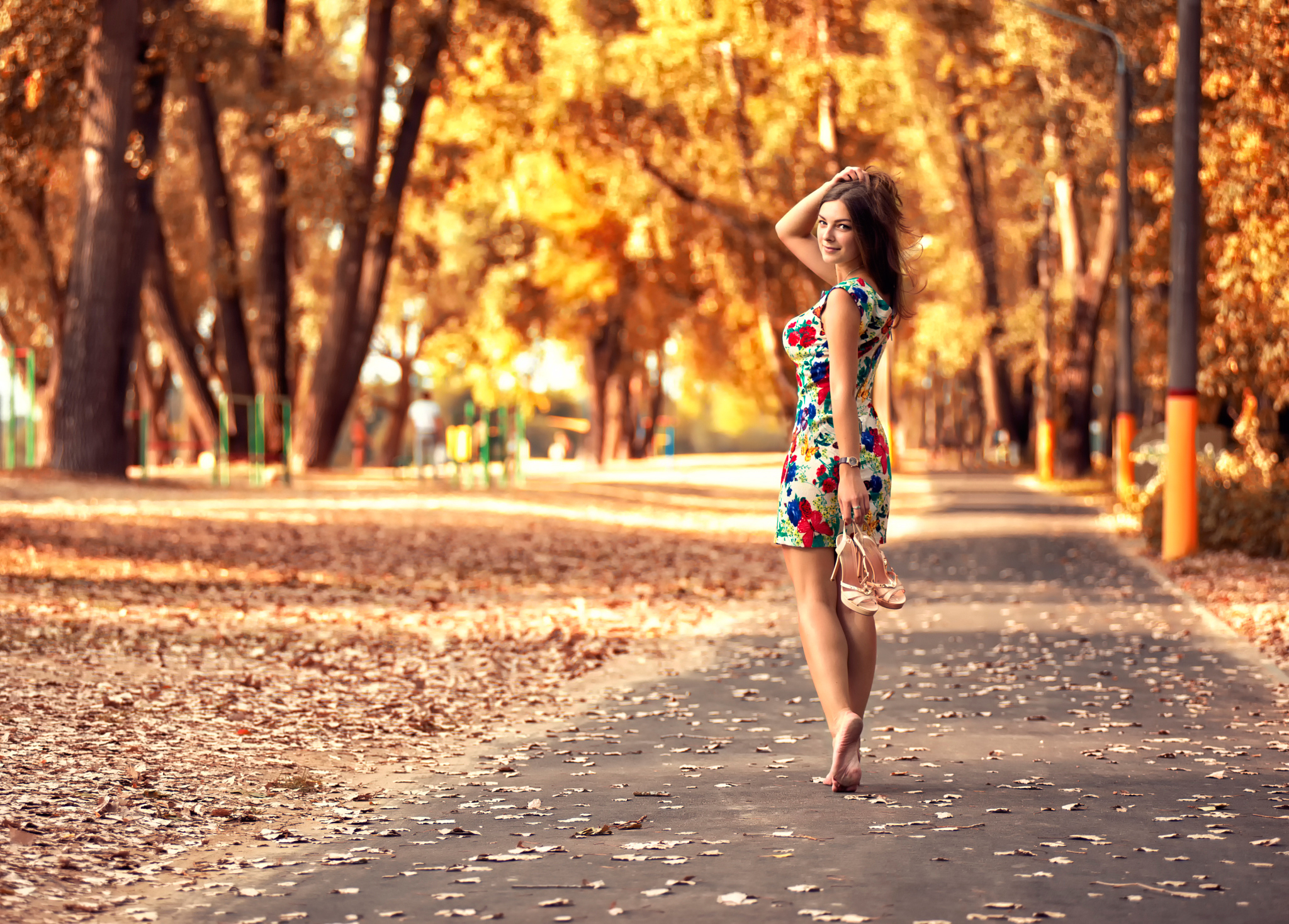Wallpaper Download Autumn Foliage Brunette Girl Feet - Girls Walking On Road , HD Wallpaper & Backgrounds