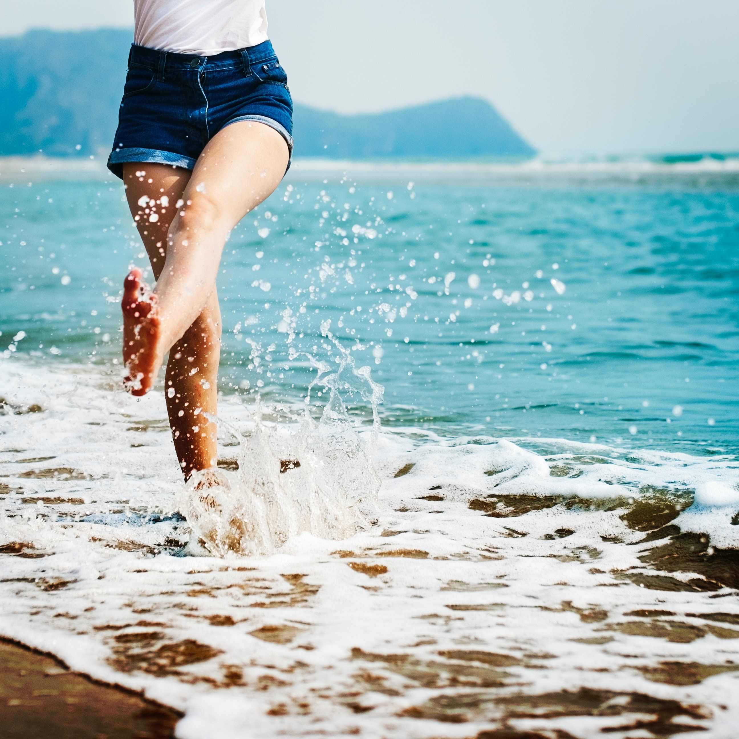 #2592x2592 A Girl Wearing Jean Shorts Splashing Her - Barefoot Beach Blur 296879 , HD Wallpaper & Backgrounds