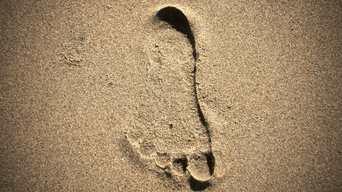 Beaches Newport Footprints Beach Sand Nature Footprint - Footprint , HD Wallpaper & Backgrounds