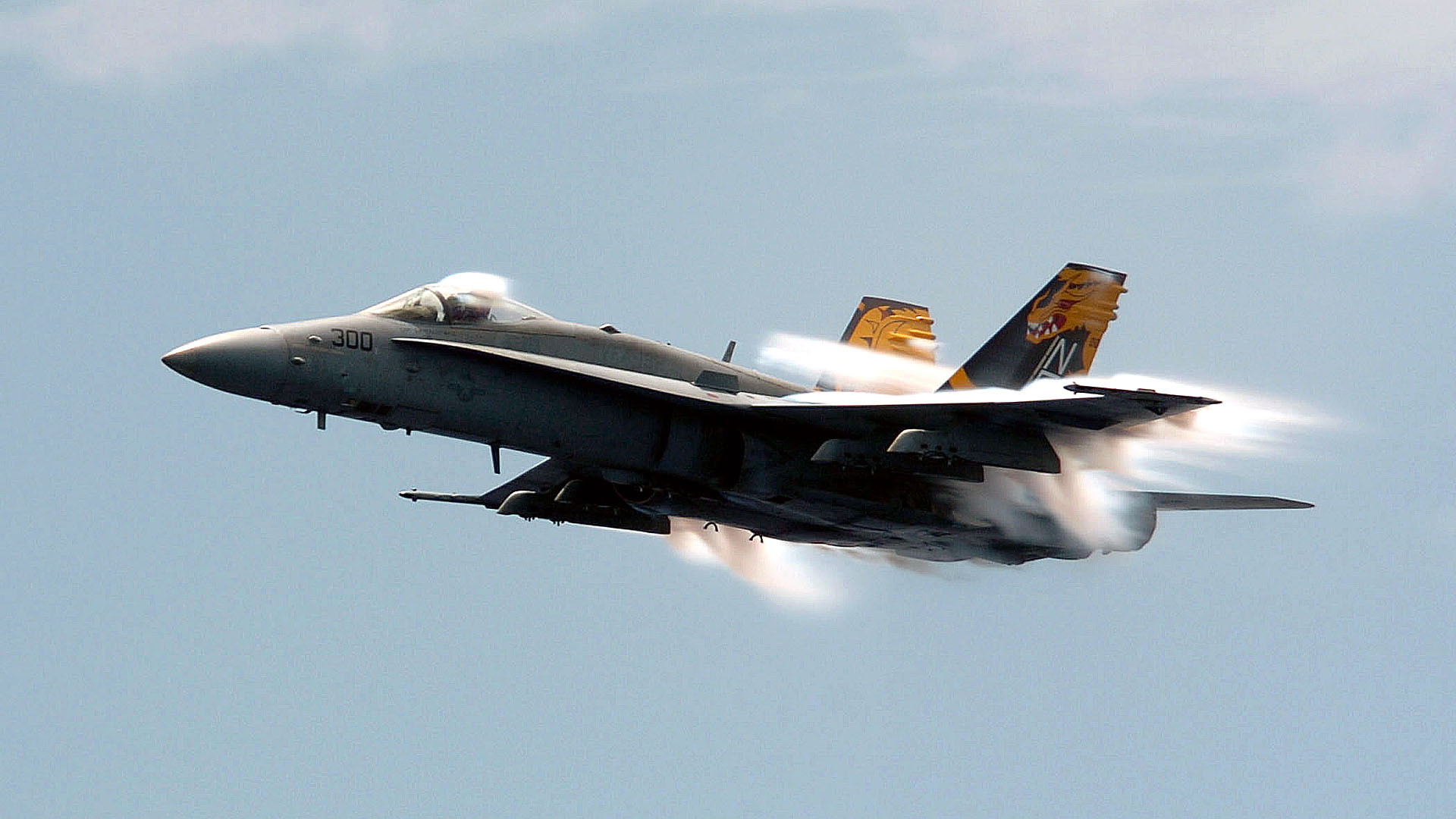 F-18 Hornet Wallpaper - Mcdonnell Douglas F/a-18 Hornet , HD Wallpaper & Backgrounds