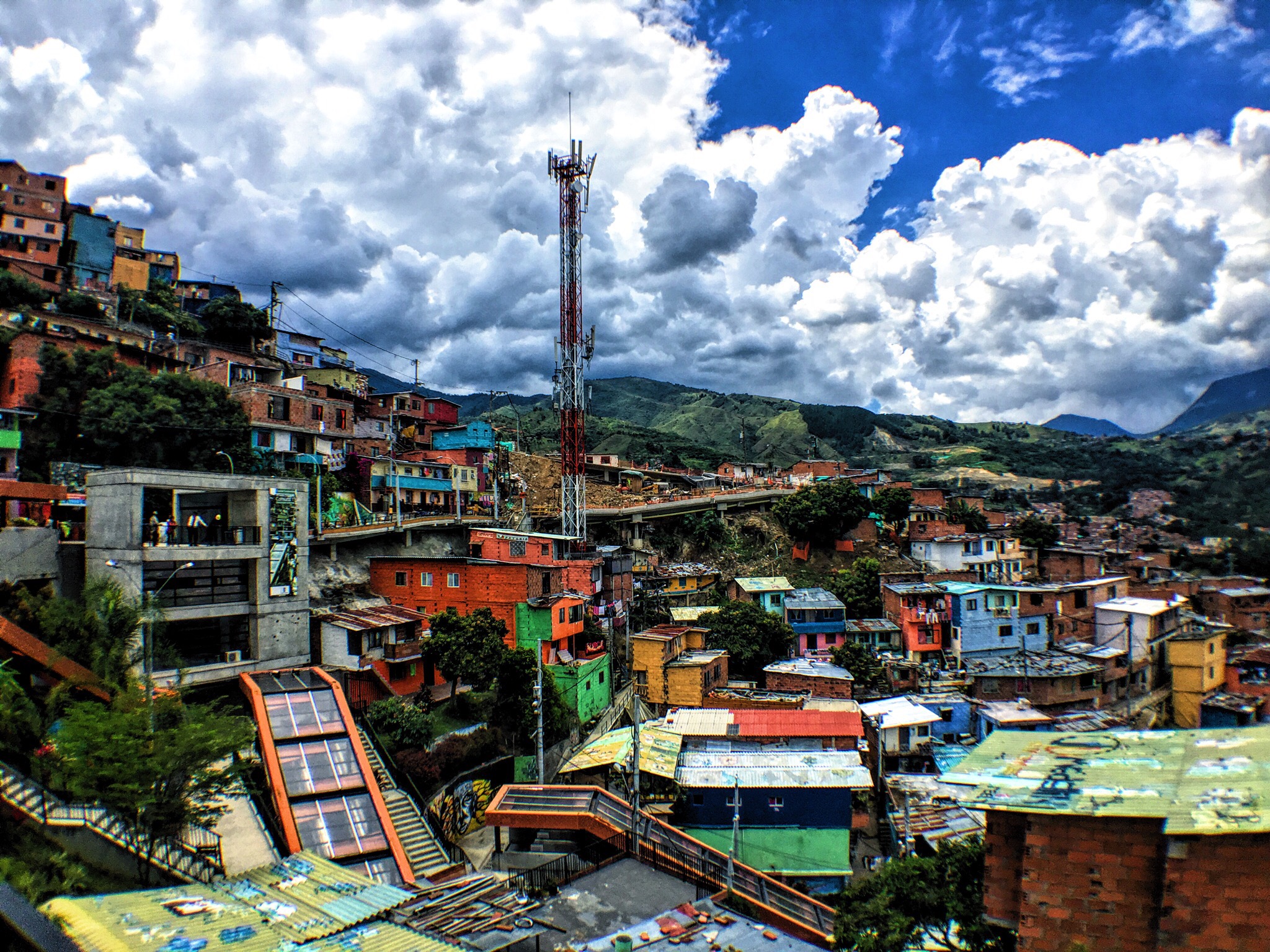 Colorful Comuna 13 In Medellin, Colombia - Comuna 13 Medellin , HD Wallpaper & Backgrounds