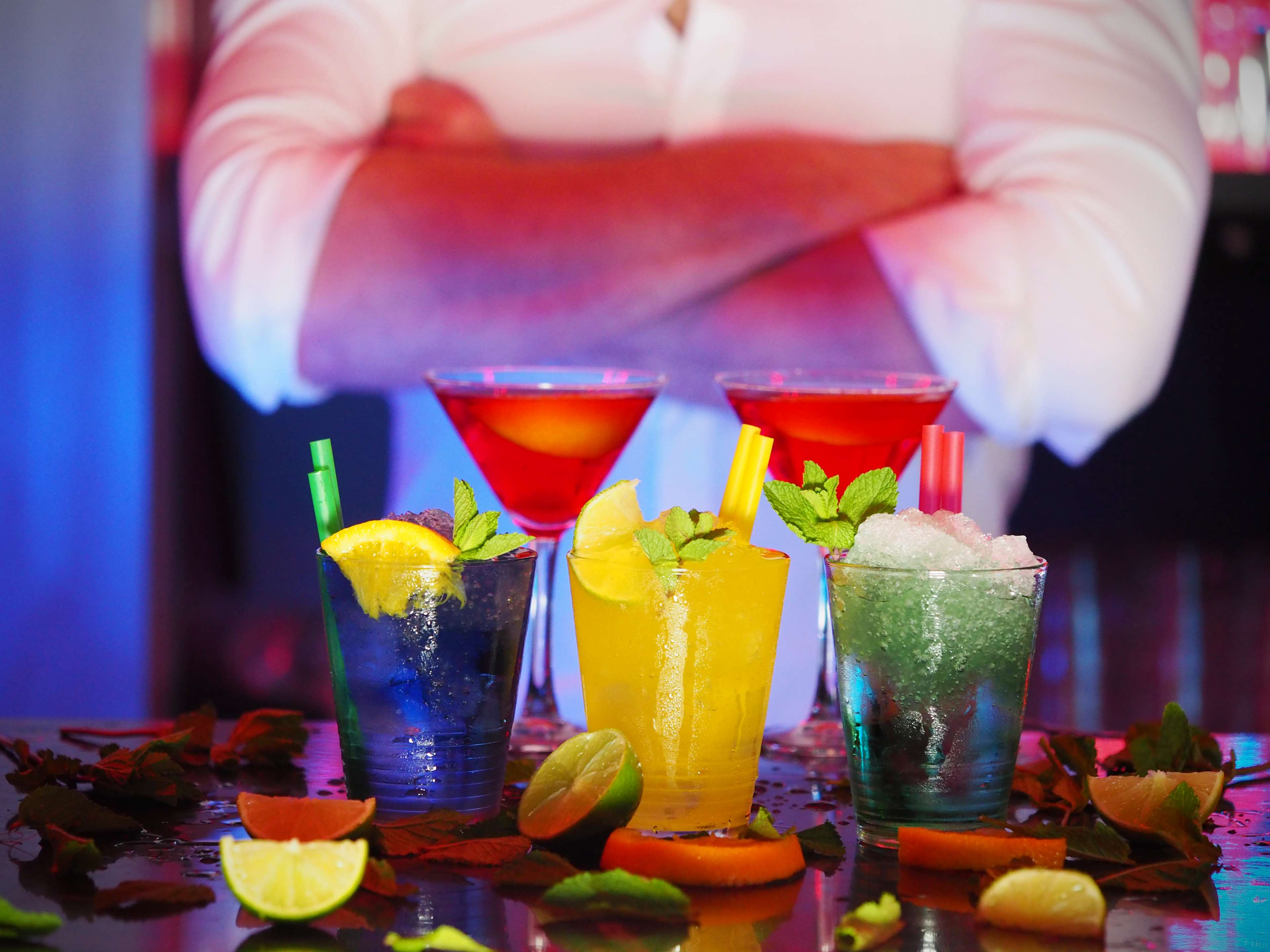 Alcohol, Bar, Barman, Bartender, Cocktail Glass, Cocktails, - Night Club Drinks , HD Wallpaper & Backgrounds