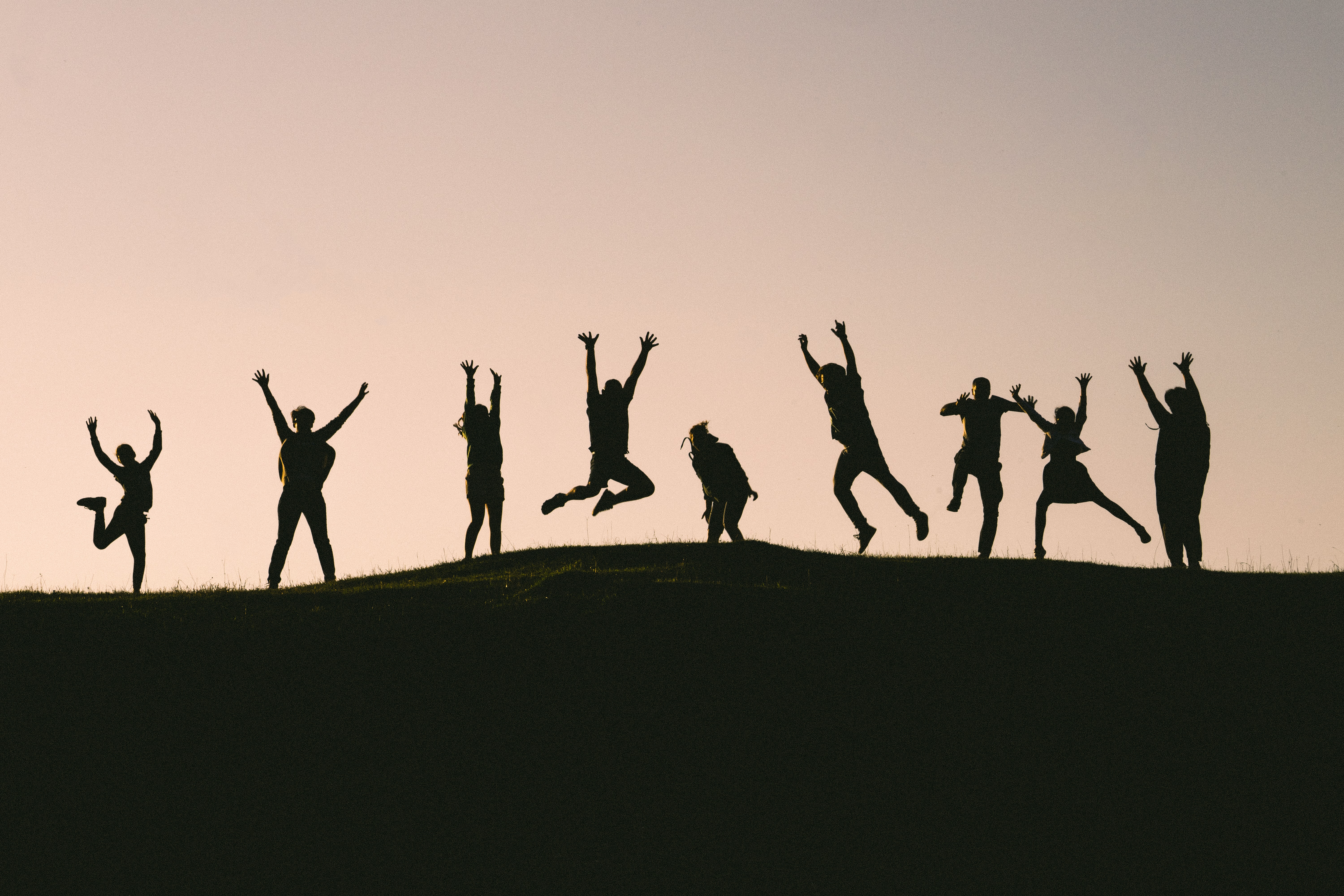 Students Jumping For Joy , HD Wallpaper & Backgrounds