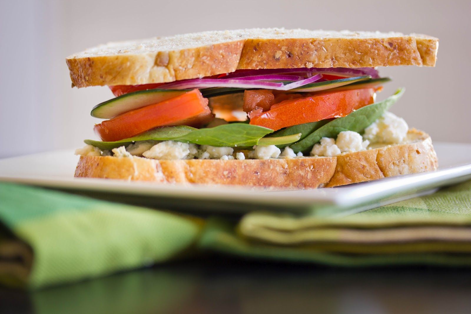 Mediterranean Veggie Sandwich Recipe Wallpaper - Fast Food , HD Wallpaper & Backgrounds