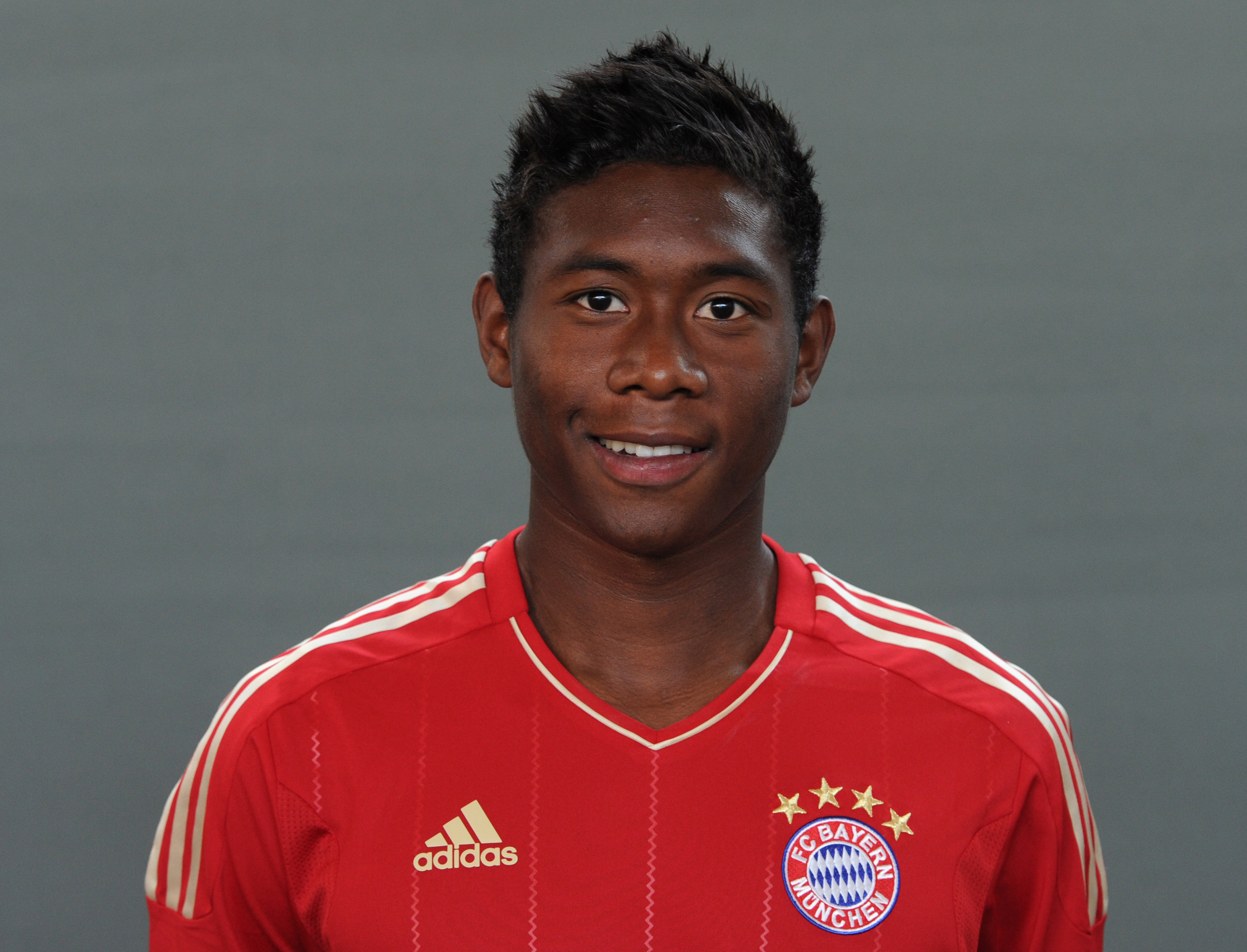 All About David Alaba Hairstyle How To Straighten Curly - James Rodriguez , HD Wallpaper & Backgrounds