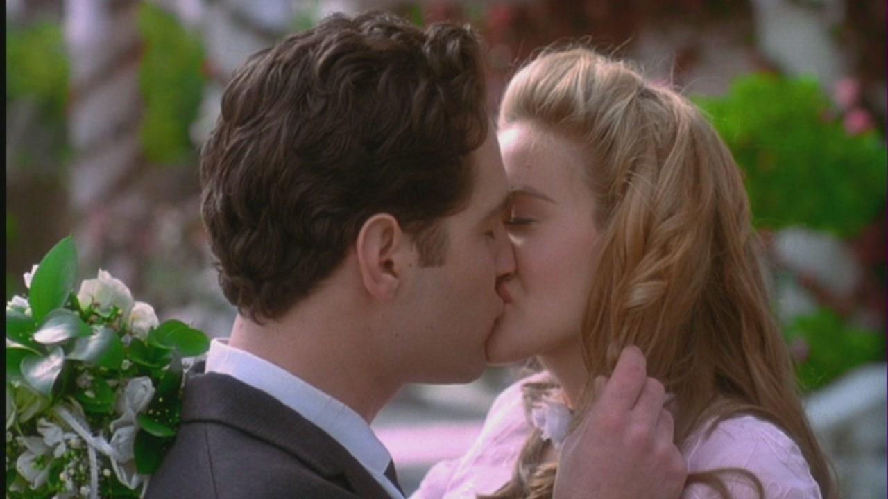 'clueless' Turns 20 A Celebration In Photos - Capricorn Pisces Kiss Gif , HD Wallpaper & Backgrounds