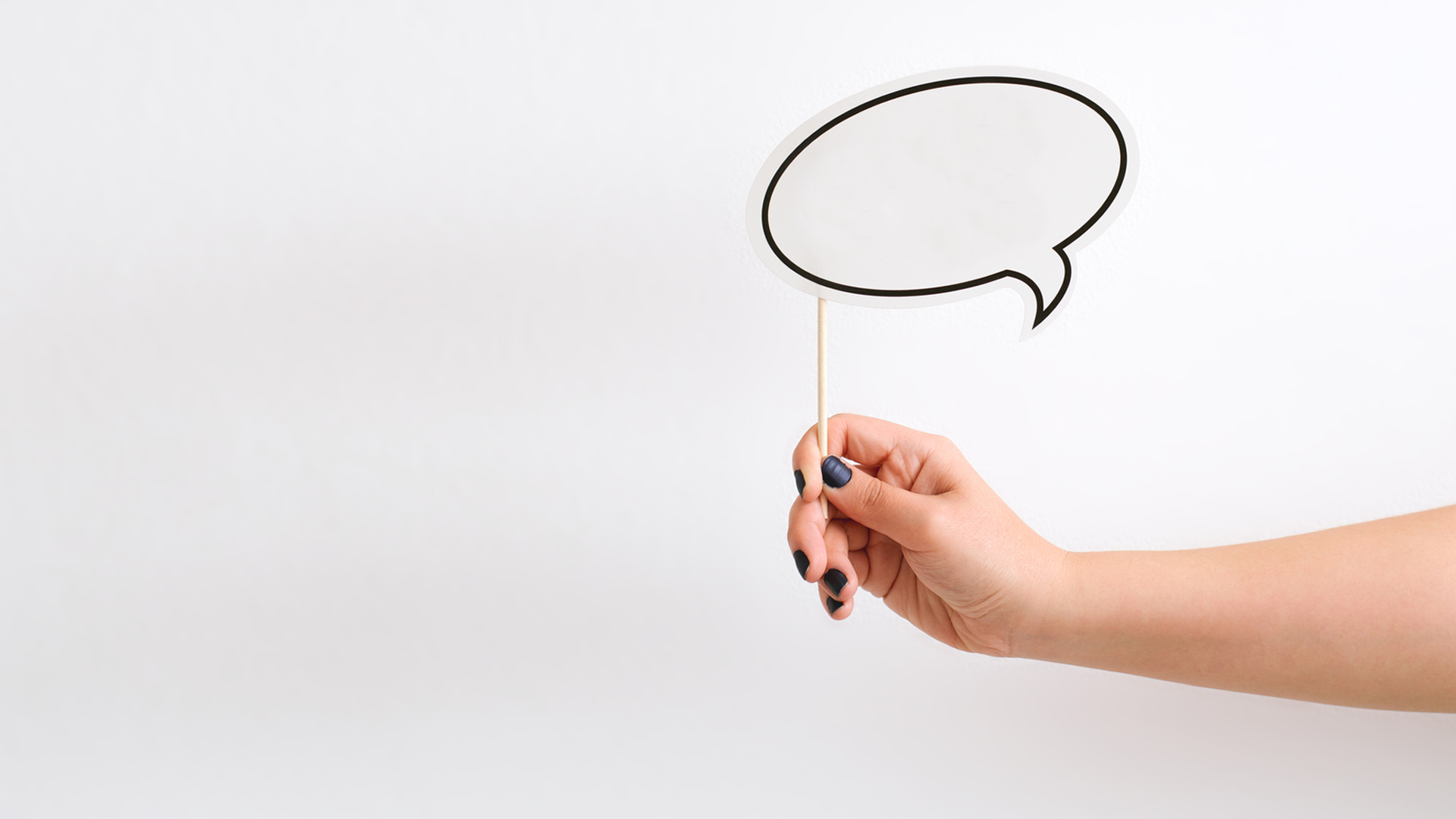 Woman Holding Up Speech Bubble - Public Speaking , HD Wallpaper & Backgrounds