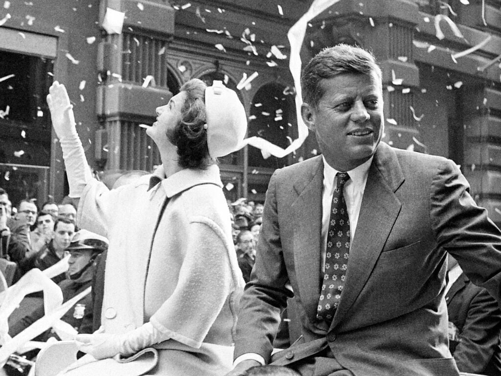 John F Kennedy And Her Wife Grayscale Photo, John F - Jackie Kennedy At Parade , HD Wallpaper & Backgrounds