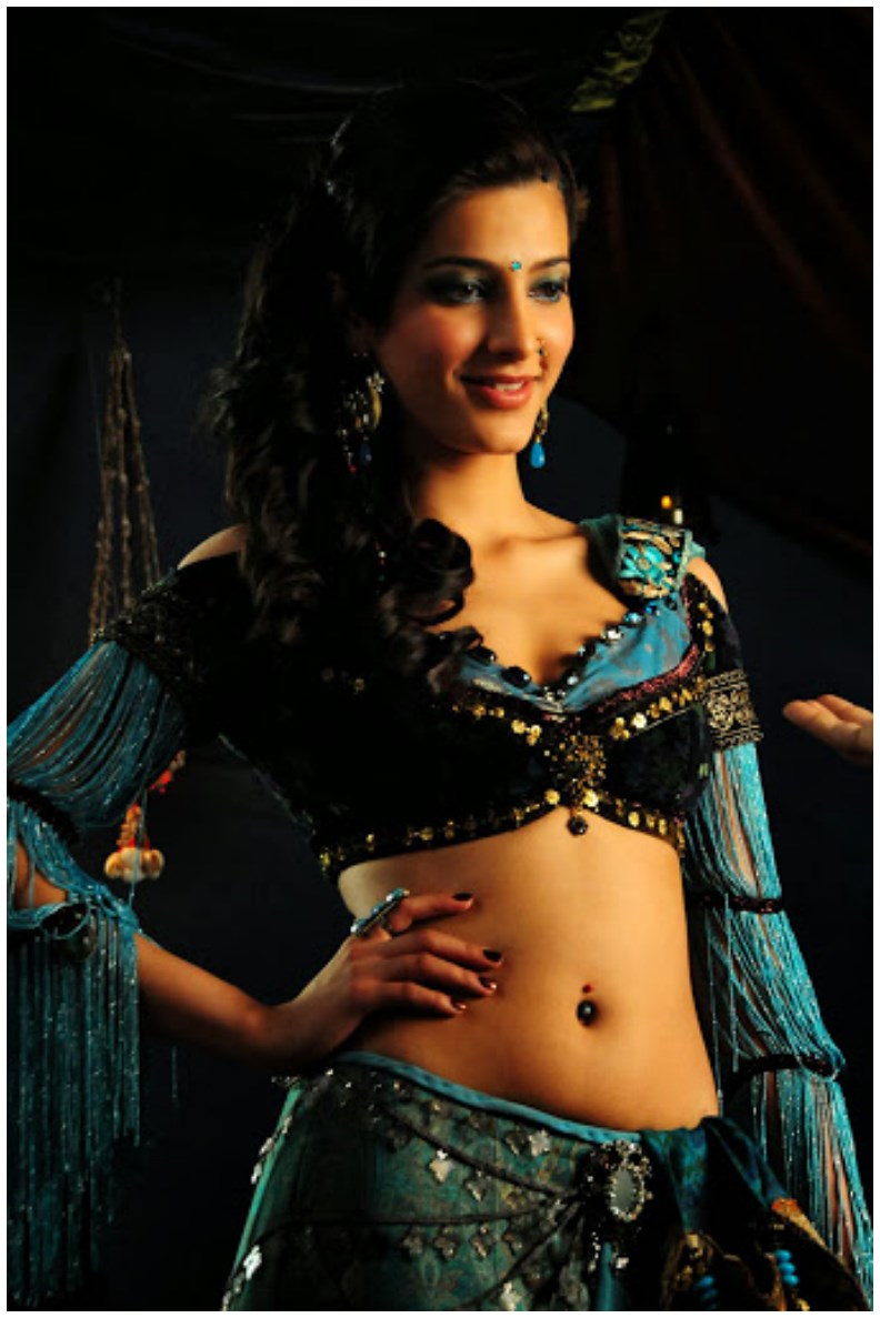 Bollywood Actress Shruti Haasan Hd Wallpapers Pictures - Shruti Hassan Anaganaga Oka Dheerudu , HD Wallpaper & Backgrounds