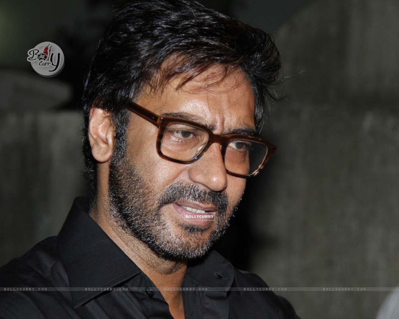 Ajay Devgan At Film Son Of Sardar Special Screening - Gentleman , HD Wallpaper & Backgrounds