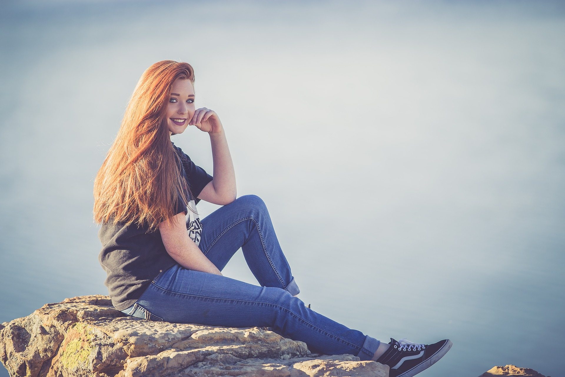 Sweet Redhead Girl Hd Wallpaper Sweet Redhead Girl - Beautiful Girl Sitting In Mountain , HD Wallpaper & Backgrounds