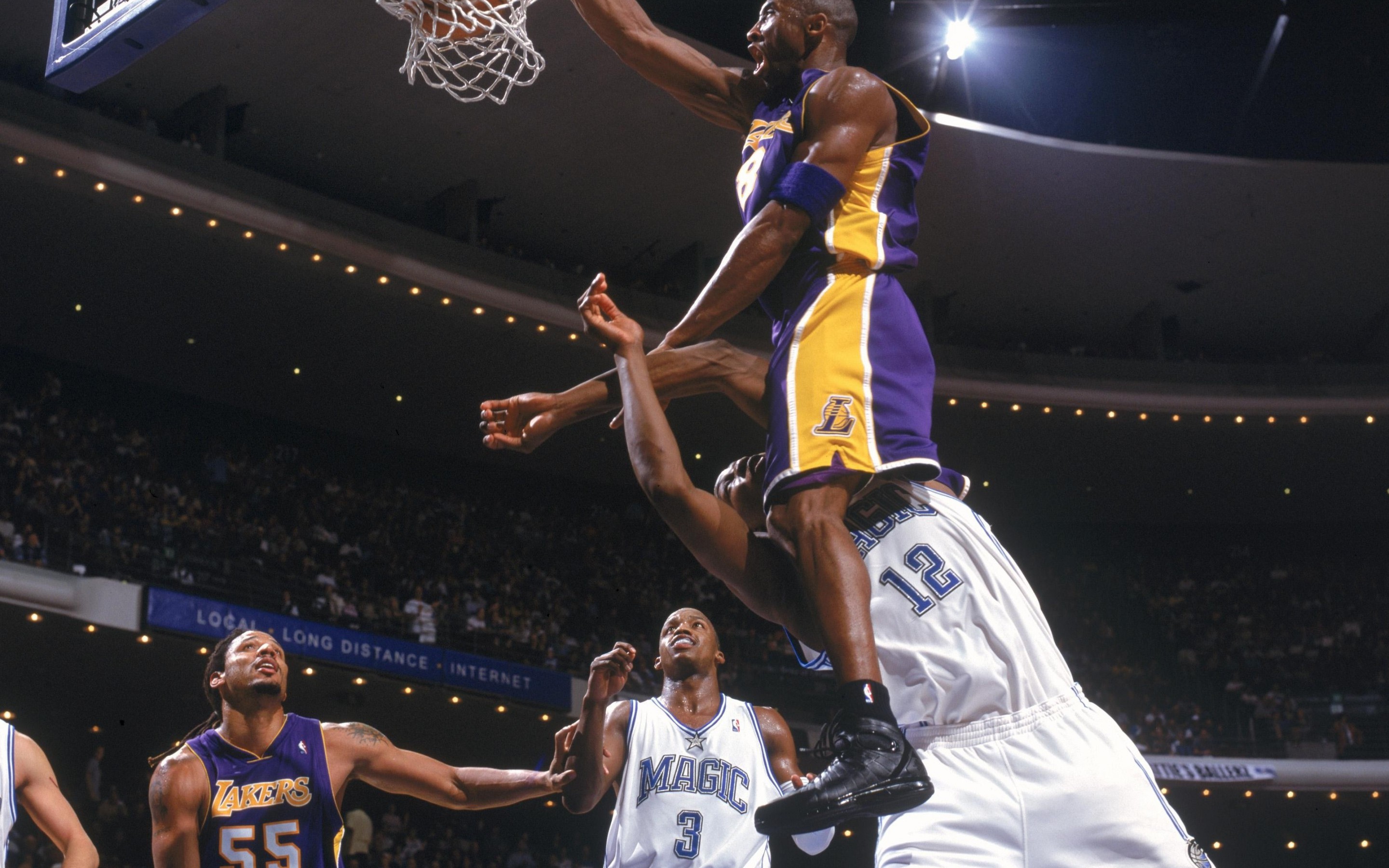 Nba Basketball Kobe Bryant Los Angeles Lakers Dwight - Kobe Dunk On Dwight , HD Wallpaper & Backgrounds