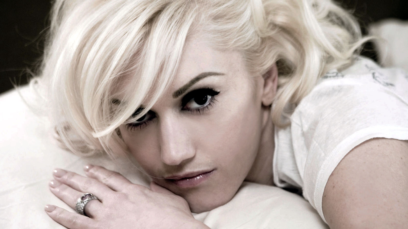 Related Wallpapers From Yao Ming - Gwen Stefani , HD Wallpaper & Backgrounds