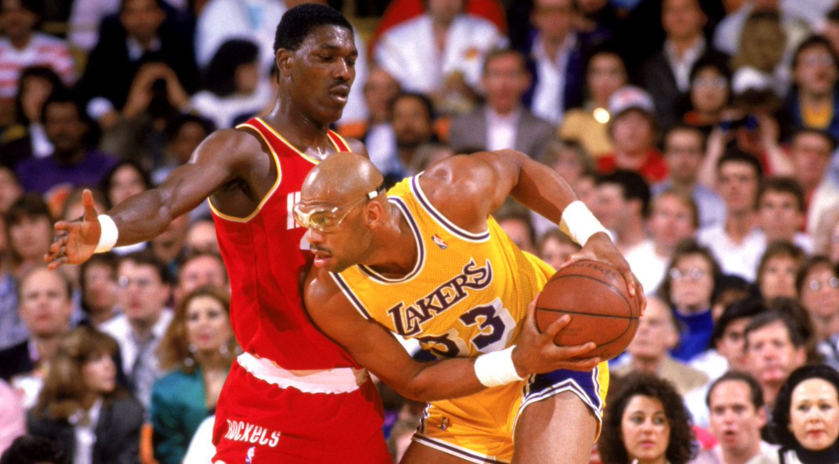 Hakeem Olajuwon Owns 6 Of Last 16 Nba Performances - Magic Johnson , HD Wallpaper & Backgrounds