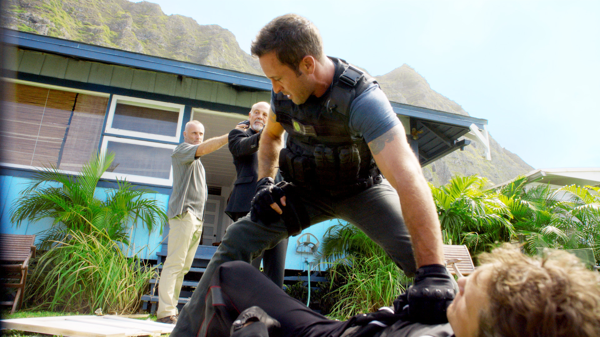 Watch Hawaii Five-0 Season 5 Episode - Hawaii Five 0 In Action , HD Wallpaper & Backgrounds