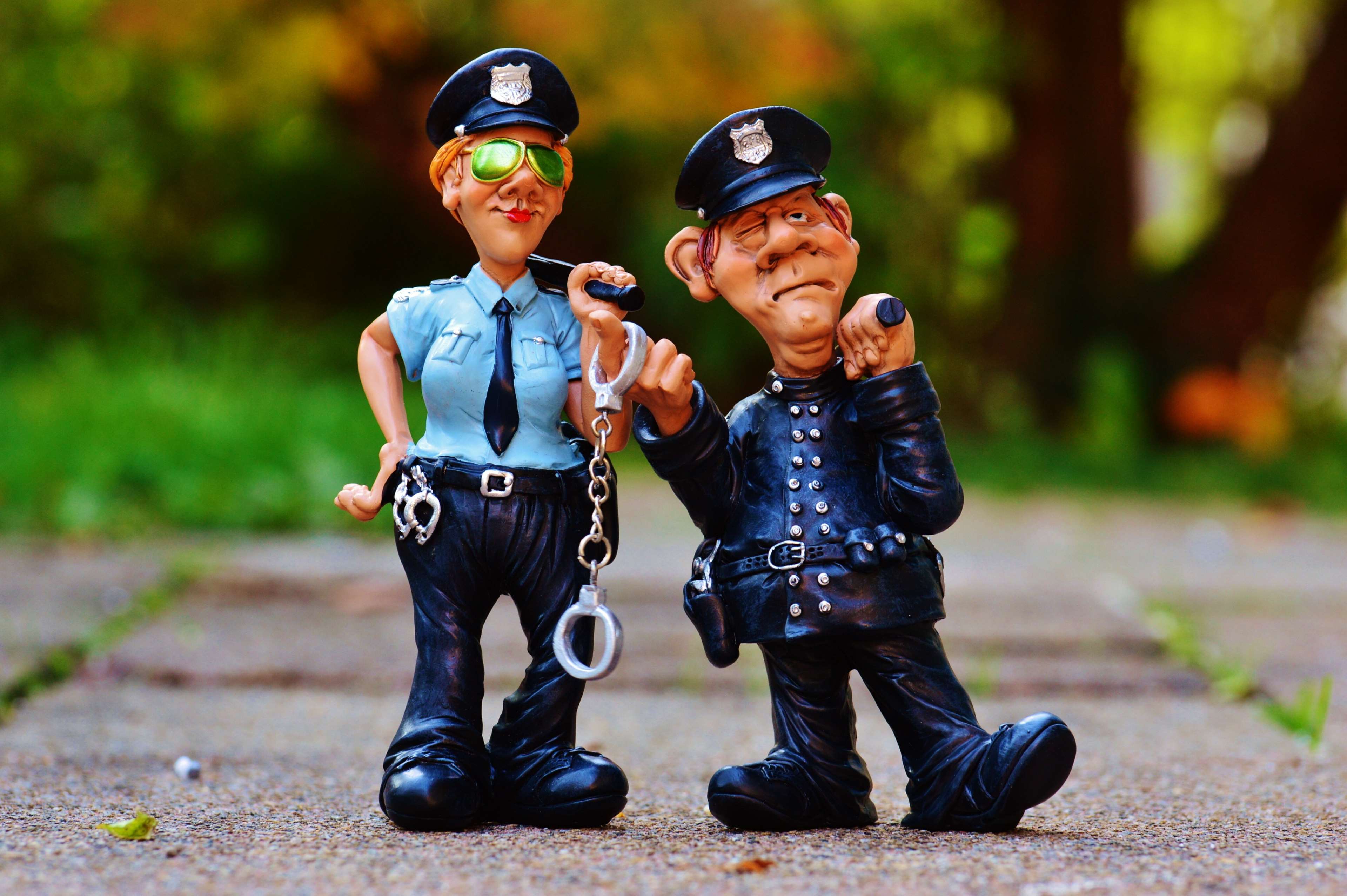 Batons, Cops, Figurines, Handcuffs, Miniature, Police - Do Police Keep Their Handcuffs , HD Wallpaper & Backgrounds