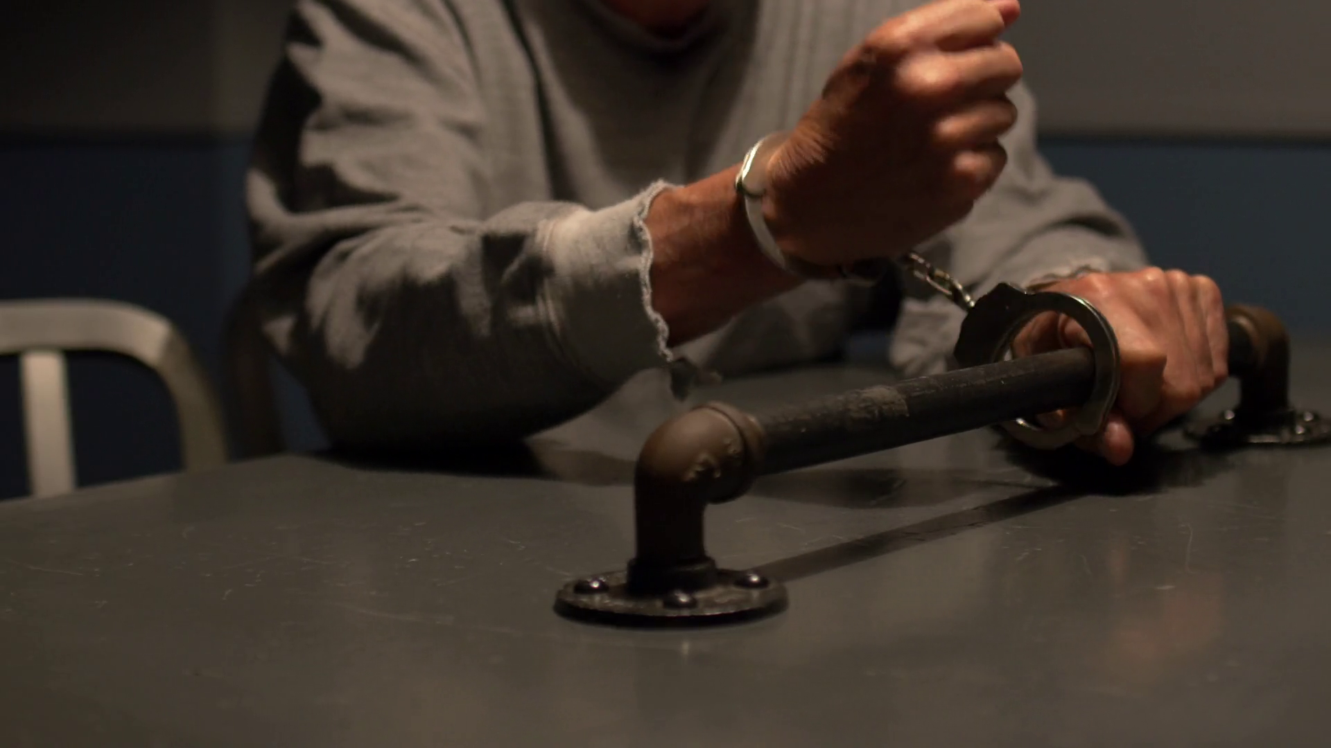Man Handcuffed To Interrogation Room Table Stock Video - Woman Handcuffed To Table , HD Wallpaper & Backgrounds