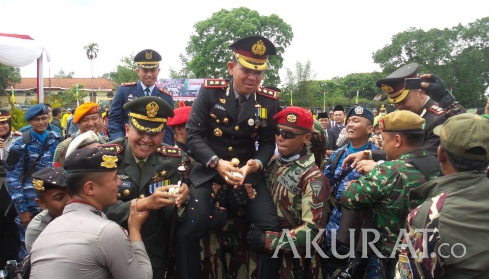 Hut Tni Ke-72, Polres Bandung Berikan Hadian Untuk - Soldier , HD Wallpaper & Backgrounds