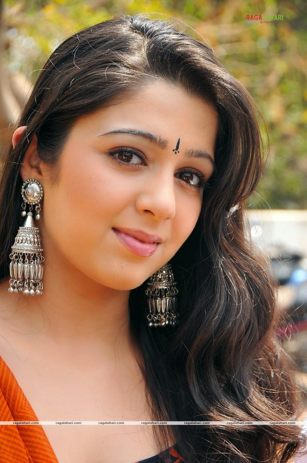 Indian Actress Wallpapers - Charmi Close Up , HD Wallpaper & Backgrounds