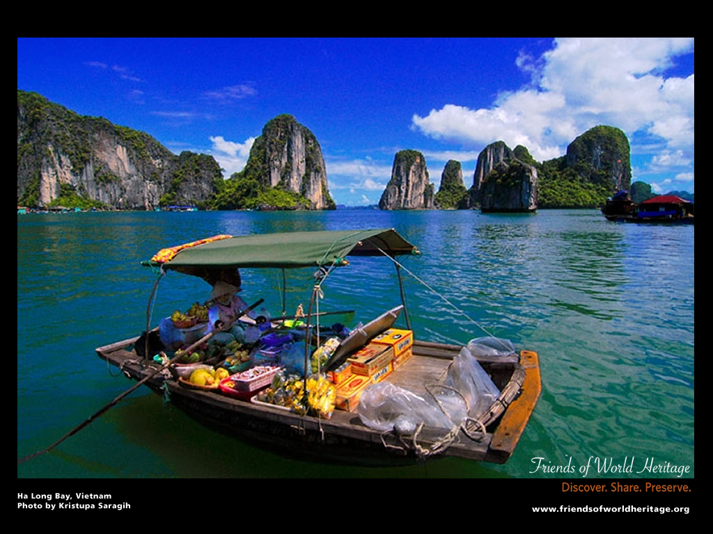 Small Trading Rowboat Seen During A Halong Cruise - Ha Long , HD Wallpaper & Backgrounds