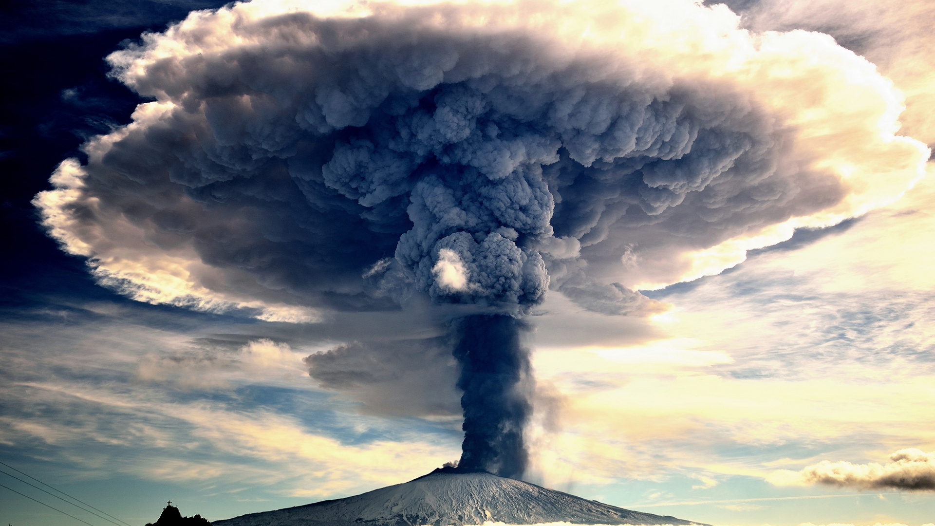 Wallpaper Volcano Eruption And Clouds - Mount Etna Eruption 2018 , HD Wallpaper & Backgrounds
