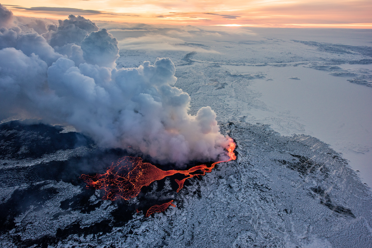 Hd Volcano In Iceland Wallpaper - Vatnajökull Vulkan , HD Wallpaper & Backgrounds
