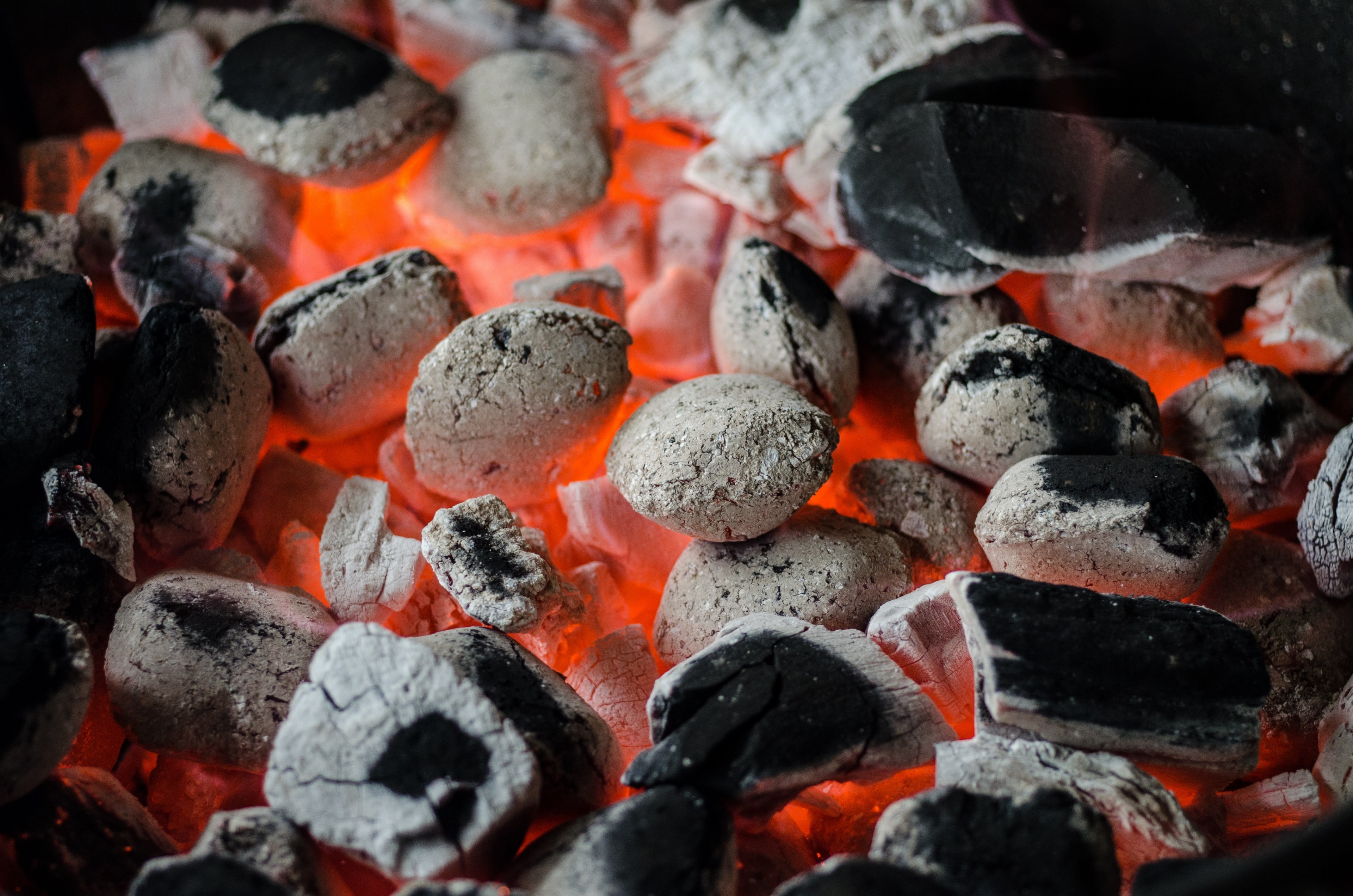 #3840x2543 #bbq #barbecue #coal #flame #grill #barbeque - Mejor Carbon Para Asar Carne , HD Wallpaper & Backgrounds
