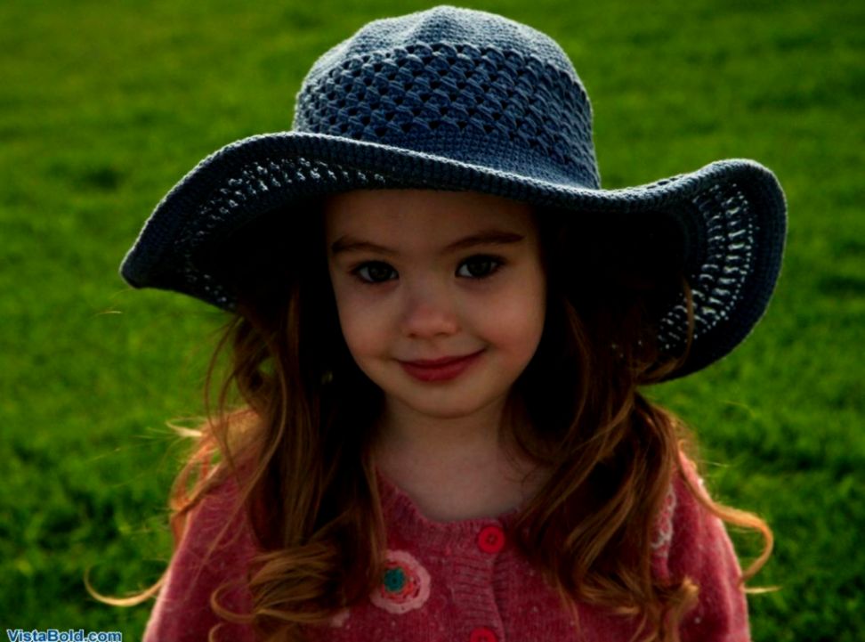 Cute Baby Girl With Hat Hd Wallpaper Cute Little Babies - Nice Children , HD Wallpaper & Backgrounds