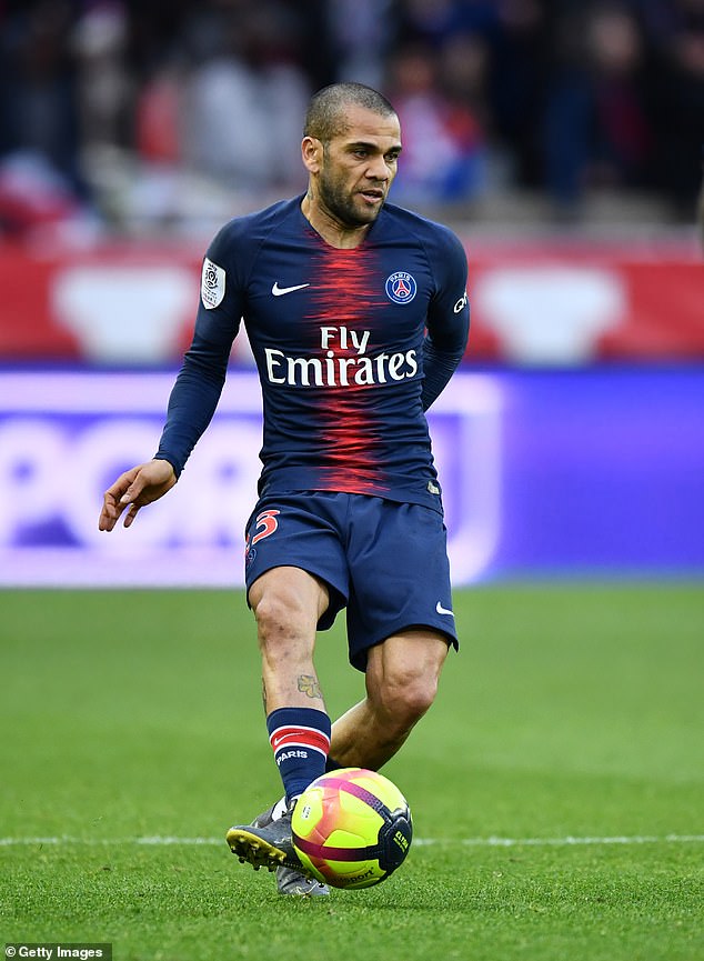 Psg Star Dani Alves May Be Past His Best But Is An - Dani Alves Psg 2019 , HD Wallpaper & Backgrounds