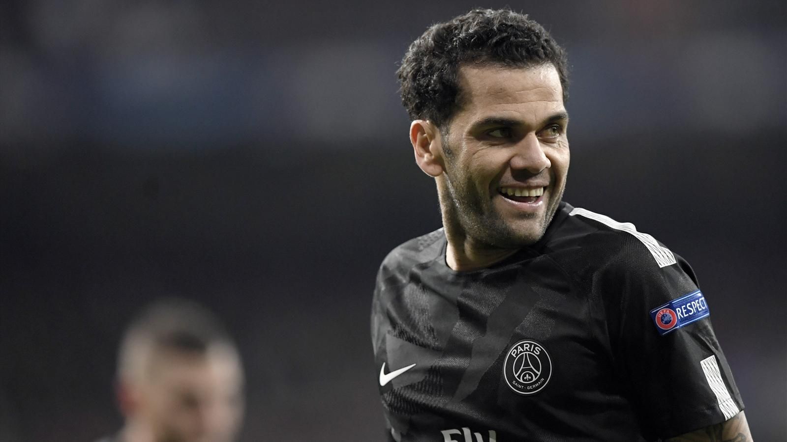 Dani Alves Says It Is 'impossible' He Will Retire Before - Dani Alves , HD Wallpaper & Backgrounds