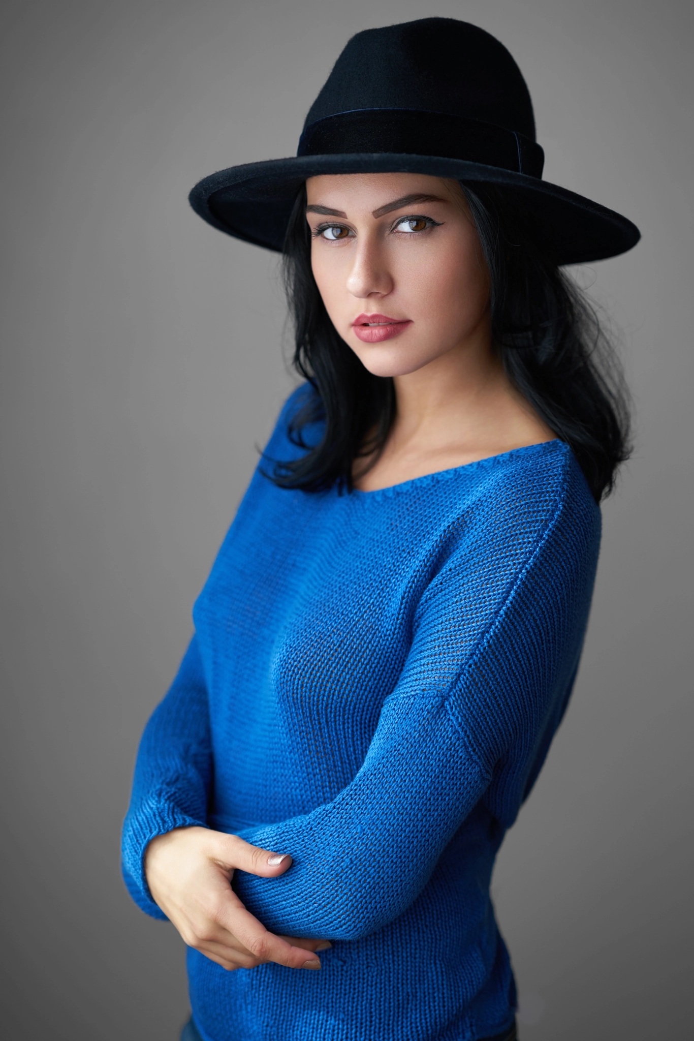 #sweater, #soňa Machyňáková, #portrait, #blue Sweater, - Photo Shoot , HD Wallpaper & Backgrounds