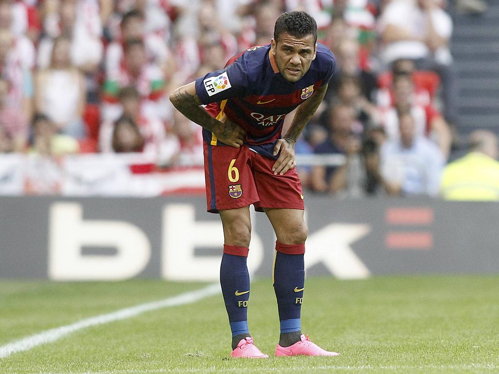 Alves Sidelined, Busquets Fears Allayed - Kick Up A Soccer Ball , HD Wallpaper & Backgrounds