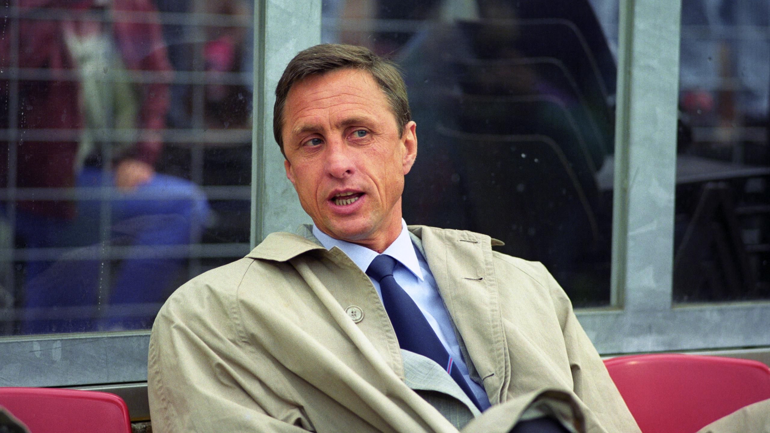 The Man Who Split The Football Atom To Make Barcelona - Johan Cruyff Barca Manager , HD Wallpaper & Backgrounds