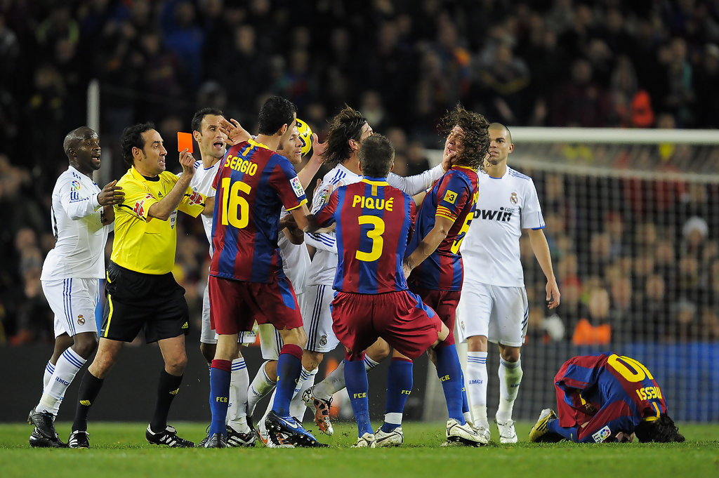 Carles Puyol Sergio Ramos Barcelona V Real Madrid - Real Madrid Barcelona 2011 , HD Wallpaper & Backgrounds
