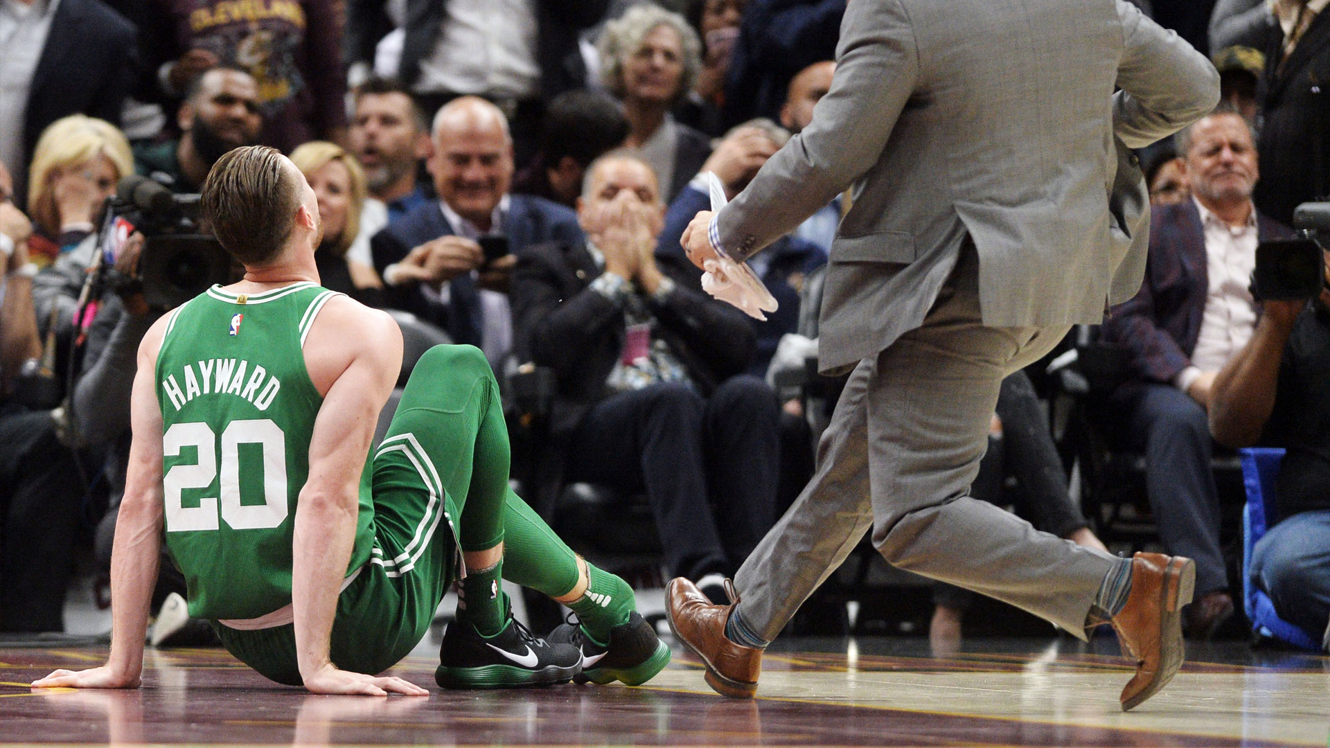 Gordon Hayward's First Game With Celtics Ends With - Nba Gordon Hayward Injury , HD Wallpaper & Backgrounds