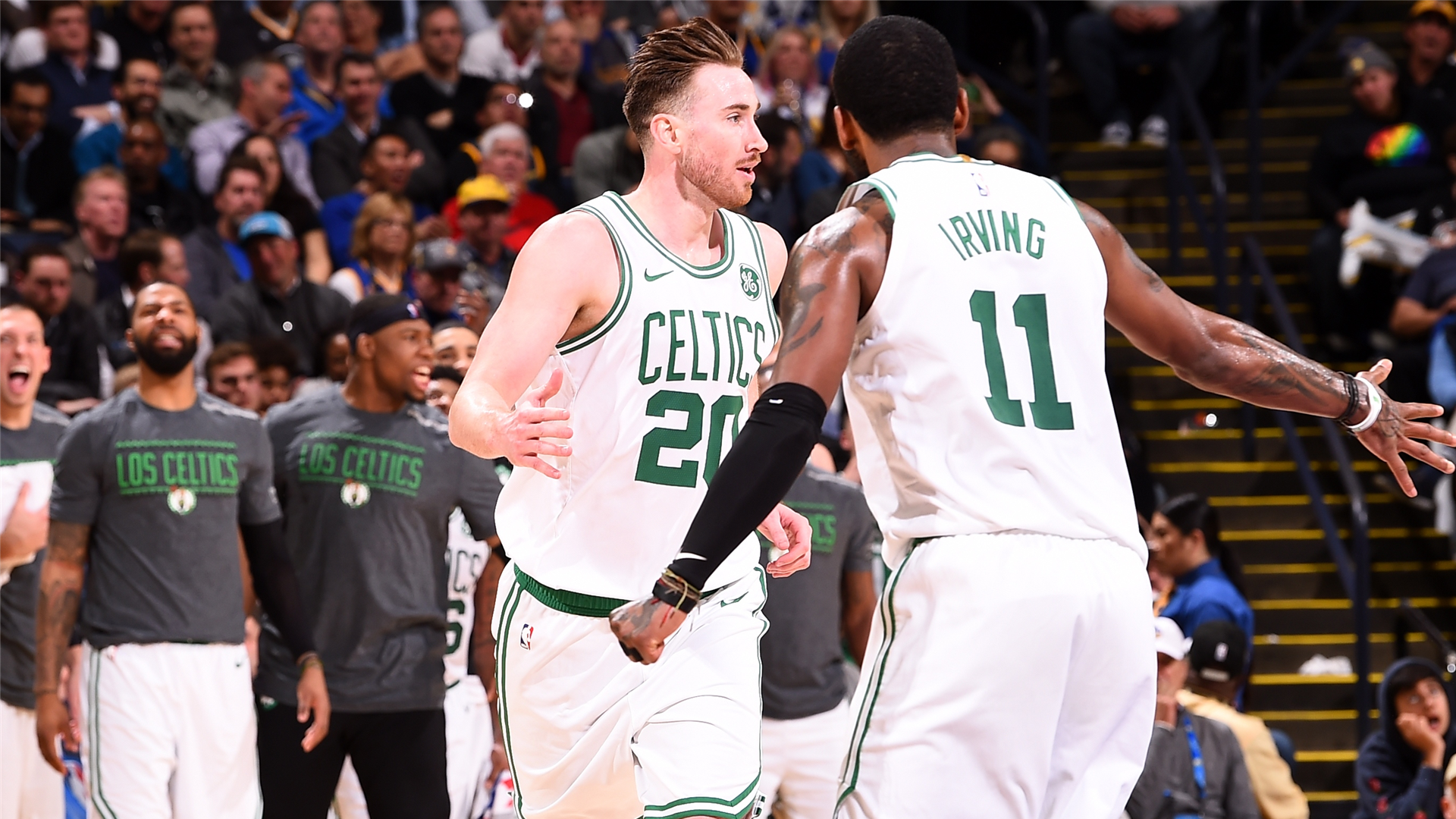 Gordon Hayward Stars As Boston Celtics Blowout The - Kyrie Irving And Gordon Hayward , HD Wallpaper & Backgrounds