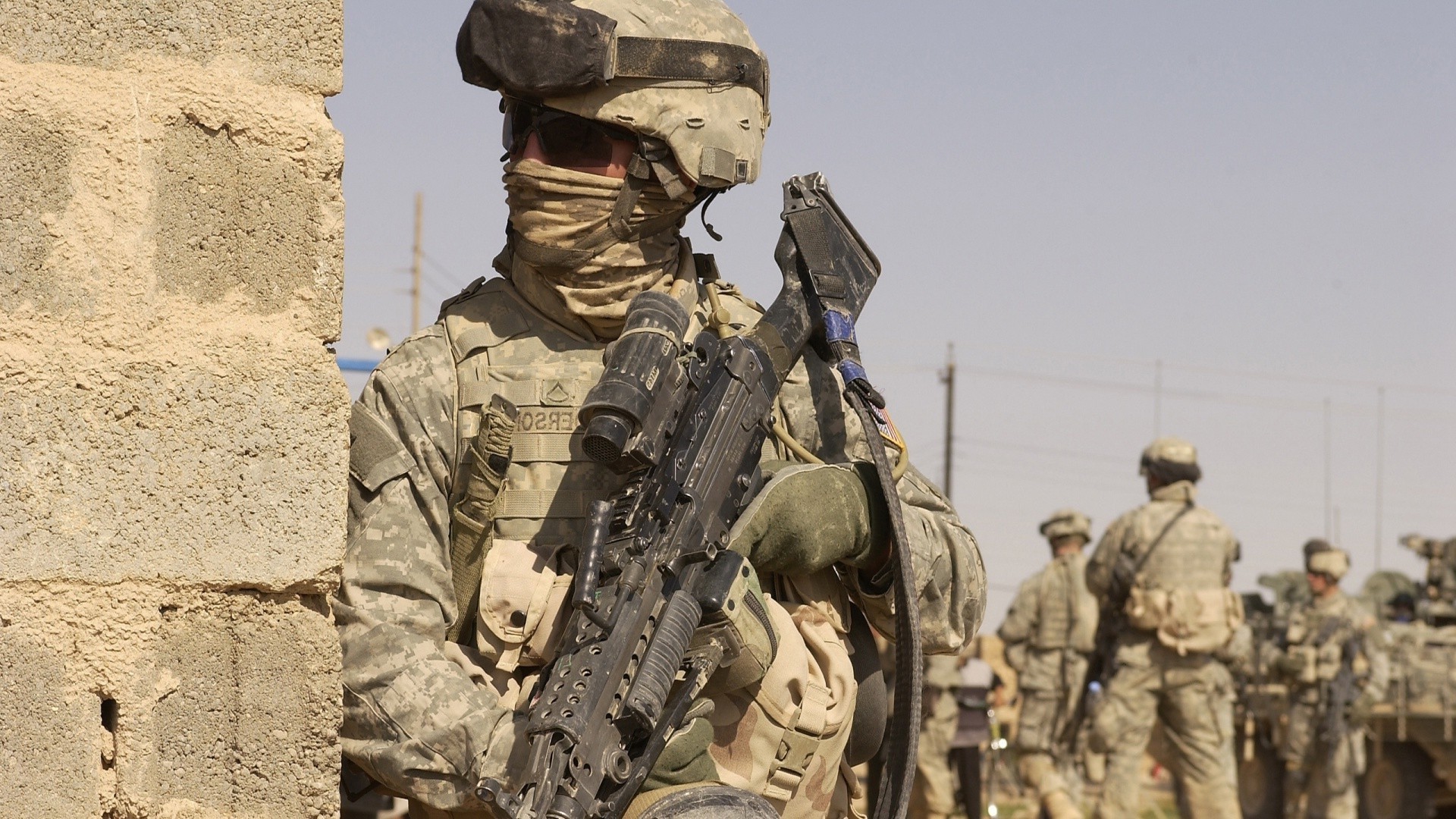 Soldat Army M249 Maschinengewehr Wallpaper Und Hintergrund - Soldier With M249 , HD Wallpaper & Backgrounds