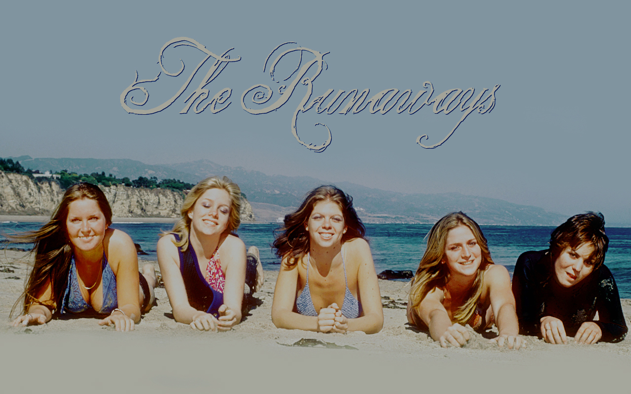 The Runaways On The Beach - Joan Jett Cherie Currie Lita Ford , HD Wallpaper & Backgrounds