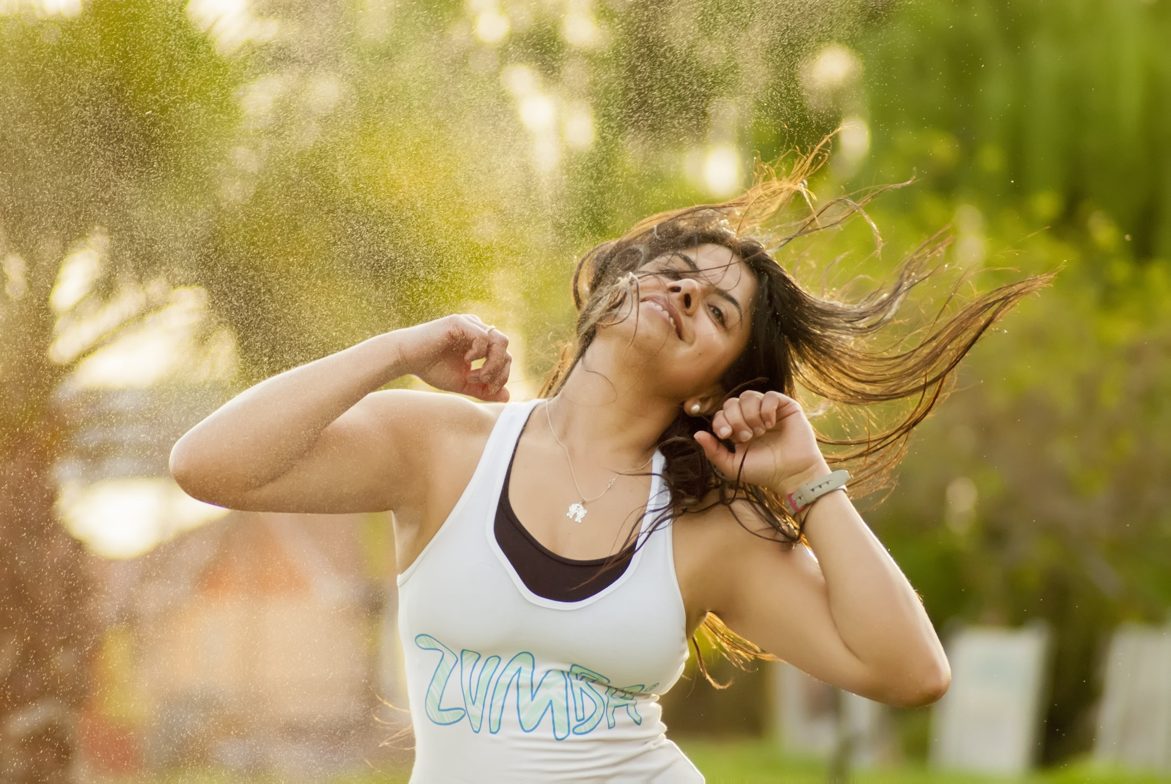 Shallow Focus Photography Of Woman In White And Blue - Dance Zumba Hd , HD Wallpaper & Backgrounds