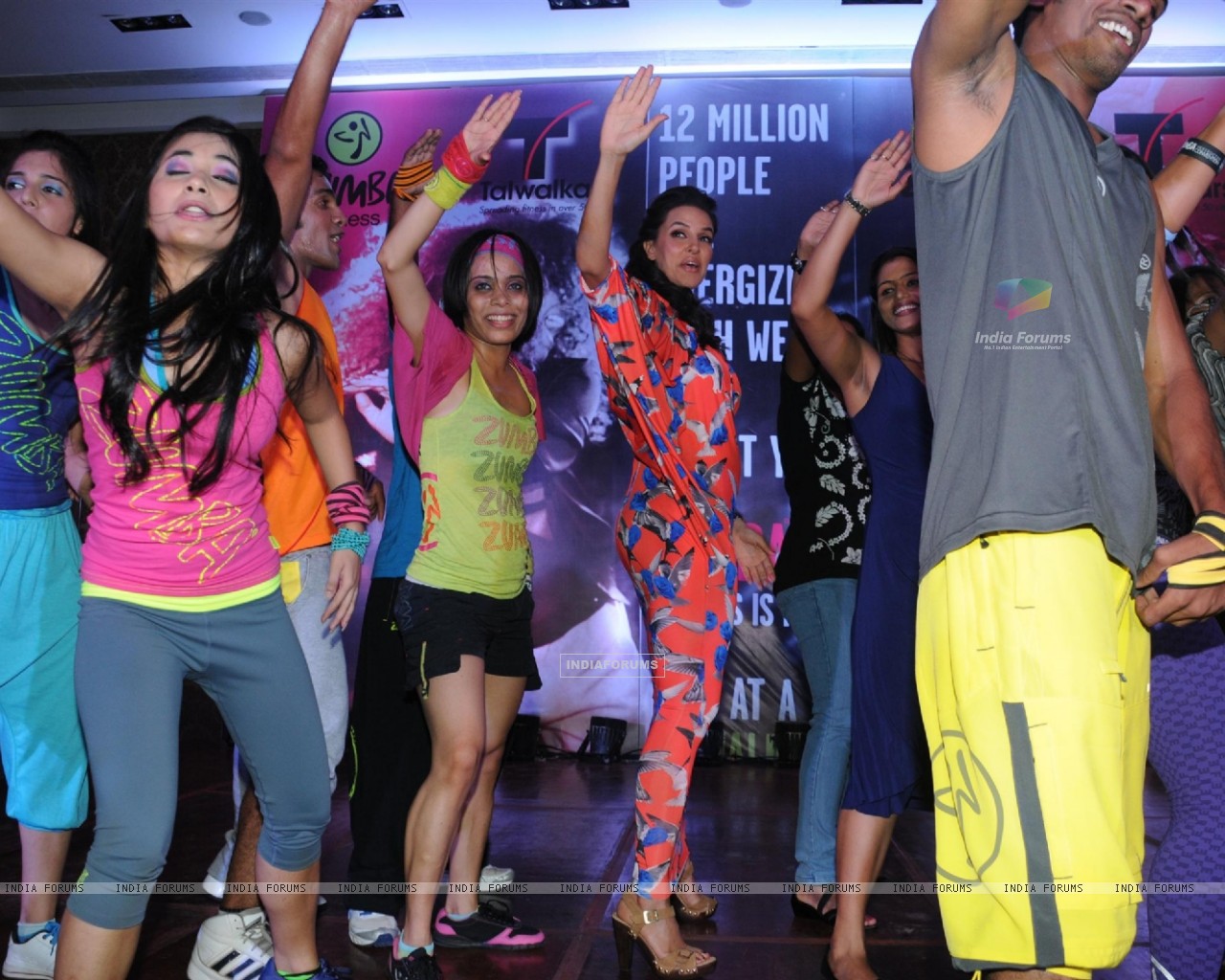 Neha Dhupia Unveils Zumba Fitness Sessions For Talwalkars - Fun , HD Wallpaper & Backgrounds
