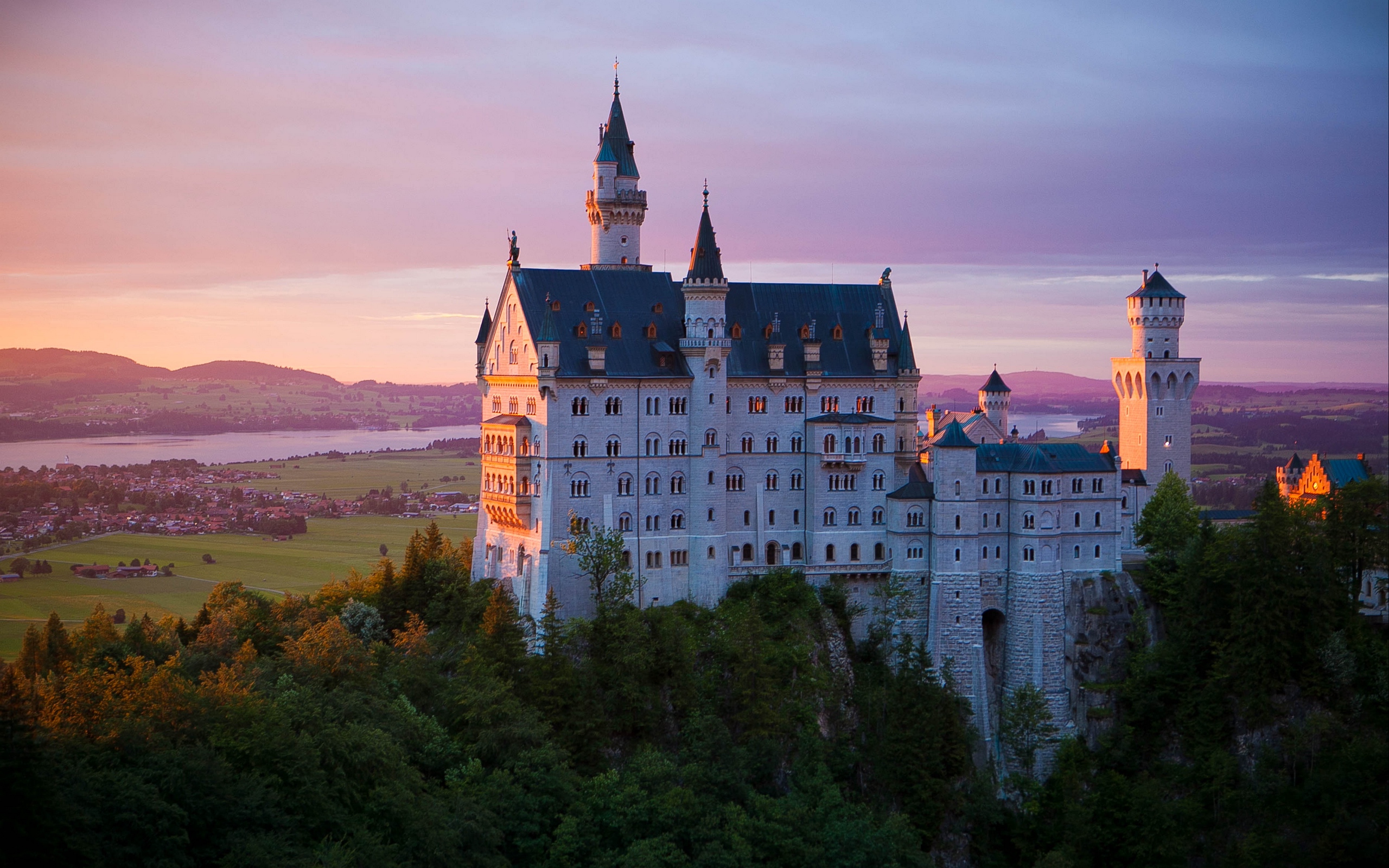 Download Wallpaper - Neuschwanstein Castle , HD Wallpaper & Backgrounds