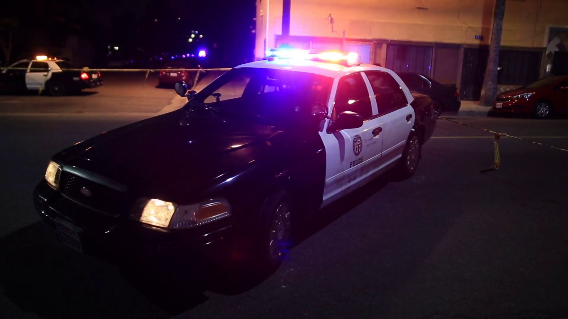 911 Lapd Police Activity In Neighborhood At Night Police - Lapd Ford Crown Victoria Night , HD Wallpaper & Backgrounds