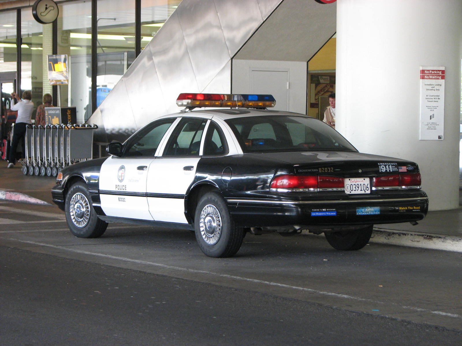 Lapd Ford Crown Victoria Outside Lax - 1992 Crown Victoria Police Interceptor , HD Wallpaper & Backgrounds