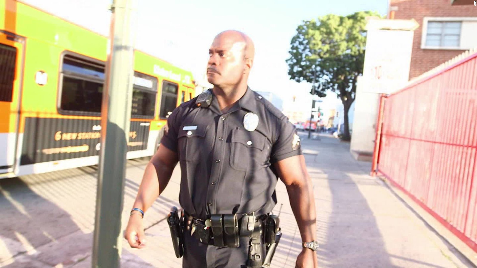 Officer Finds Calling On One Of Lapd's Hardest Beats - Lapd Beat Cop , HD Wallpaper & Backgrounds